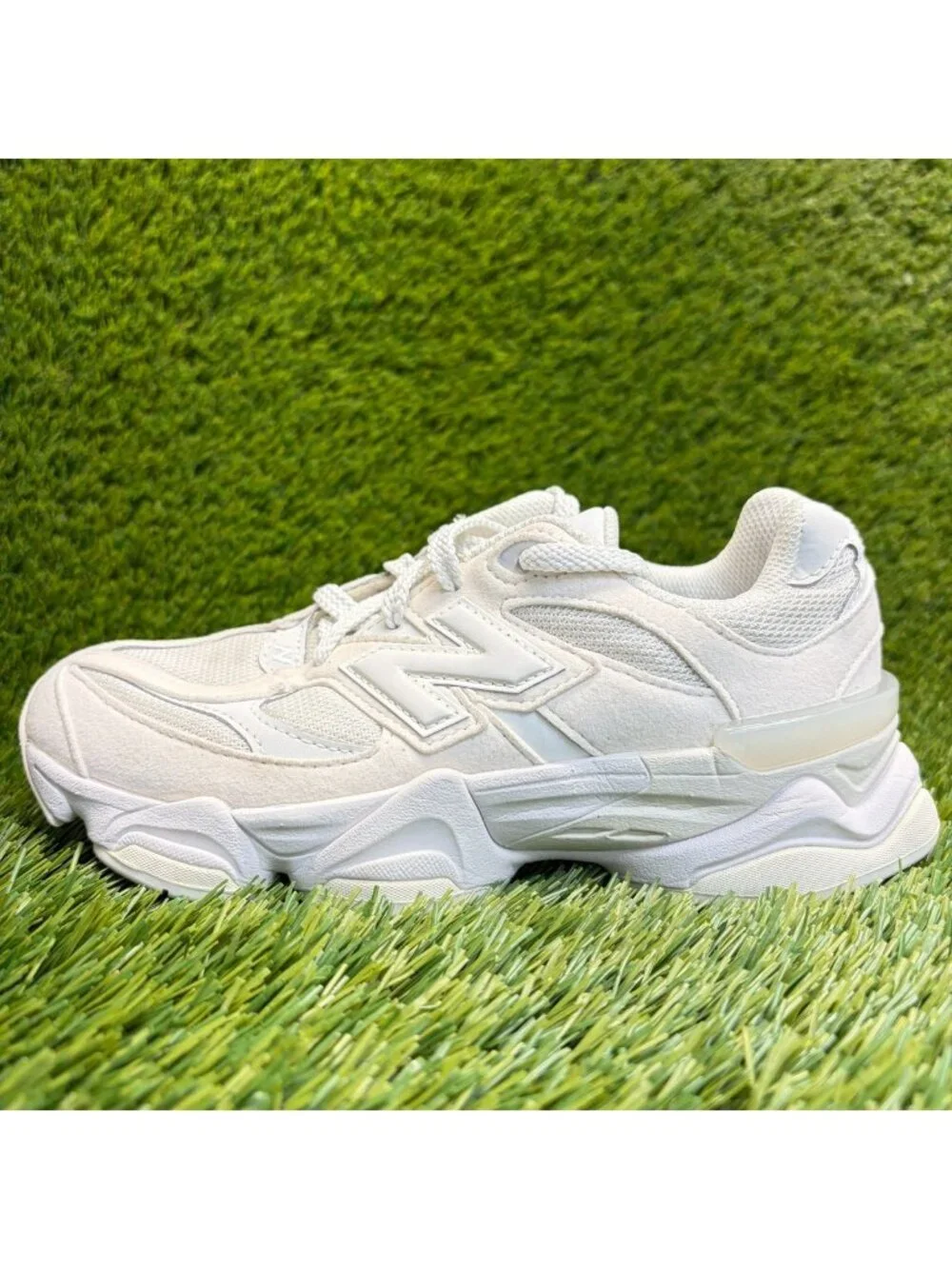 New Balance 9060 Boys Size 3Y White Athletic Running Walking Shoes Sneakers